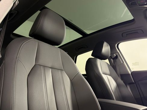 Used 2025 Audi Q5 Premium w/ 19" Wheel Package image 16