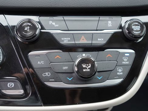 Certified 2017 Chrysler Pacifica LX image 26