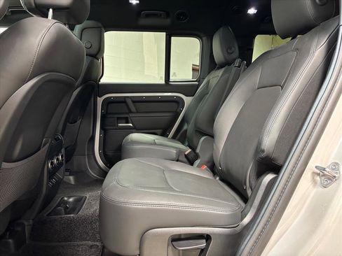 New 2026 Land Rover Defender 130 X-Dynamic SE image 27