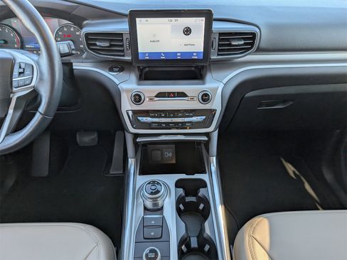 Used 2022 Ford Explorer XLT w/ Equipment Group 202A image 7