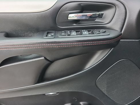 Used 2019 Dodge Grand Caravan GT FWD image 15