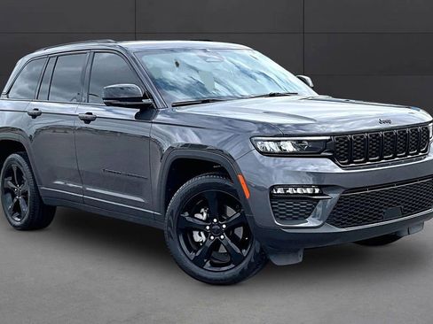 Used 2024 Jeep Grand Cherokee Limited w/ Black Appearance Package AWD/4WD image 9