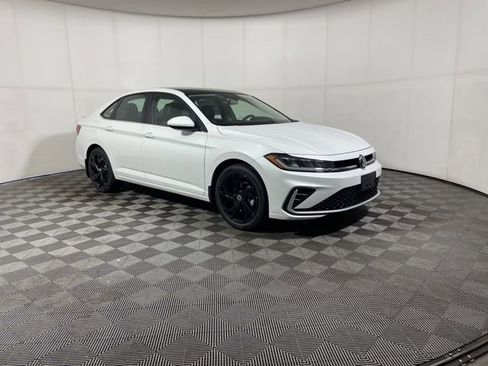 New 2026 Volkswagen Jetta SE image 2