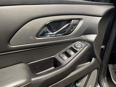 Used 2020 Chevrolet Traverse LT w/ LT Premium Package image 14