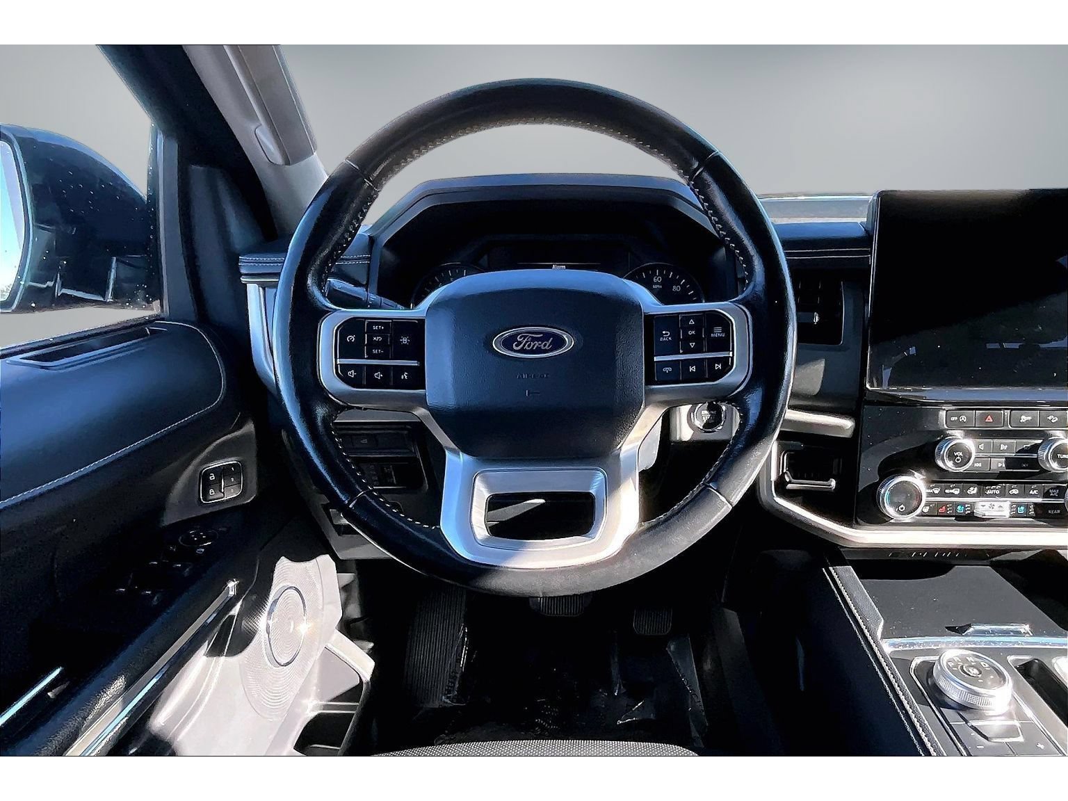 Used 2024 Ford Expedition XLT AWD/4WD image 8