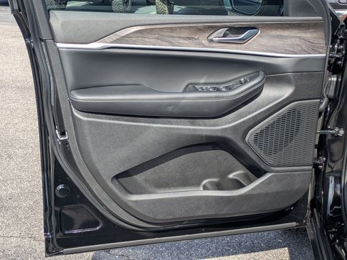 New 2026 Jeep Grand Cherokee L Laredo Altitude image 19