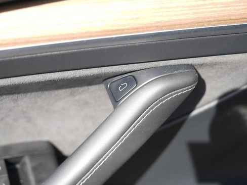 Used 2023 Tesla Model Y Long Range image 23