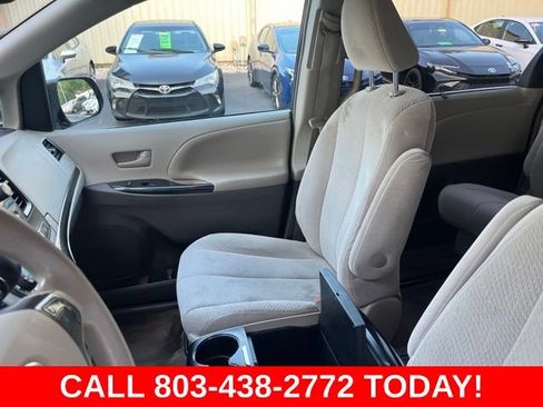 Used 2014 Toyota Sienna LE FWD image 9