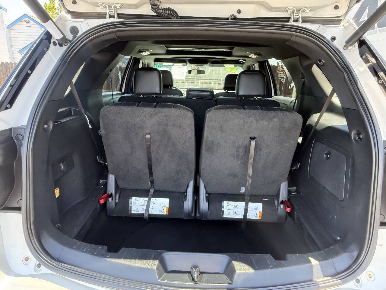 Used 2017 Ford Explorer XLT w/ Equipment Group 202A FWD image 15