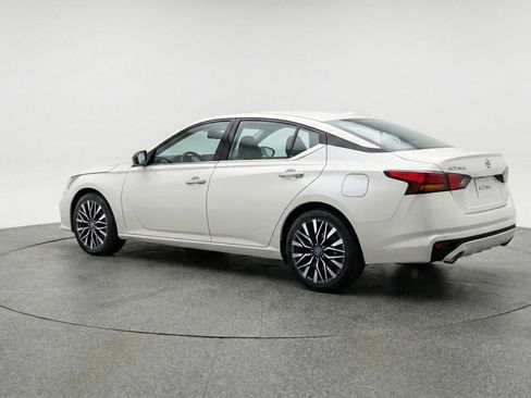 Used 2025 Nissan Altima 2.5 SV image 6