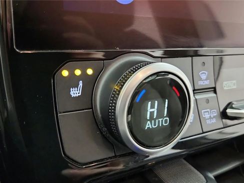 Used 2023 Toyota Highlander XLE image 31