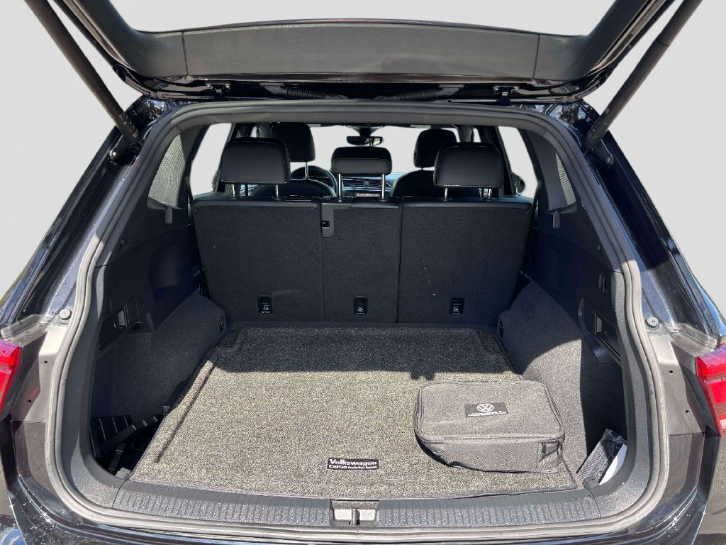 Used 2023 Volkswagen Tiguan SEL R-Line AWD/4WD image 14