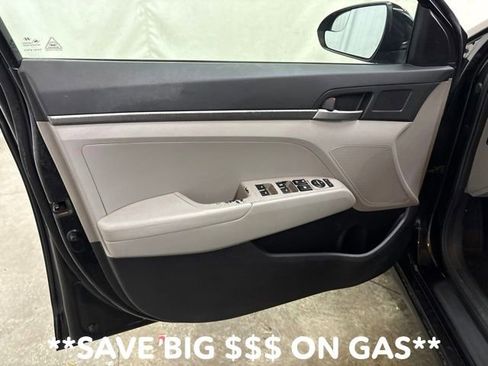 Used 2018 Hyundai Elantra SE FWD image 24