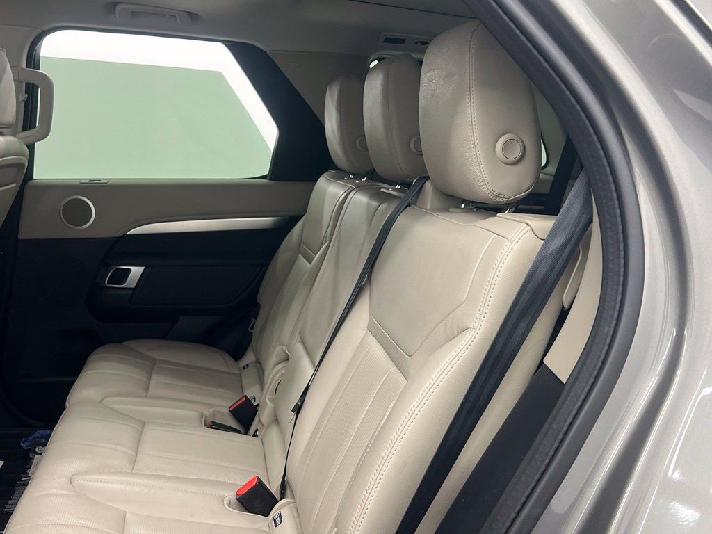 Used 2020 Land Rover Discovery Landmark AWD/4WD image 13