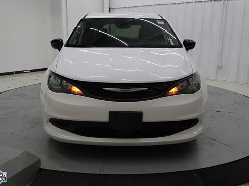 Used 2024 Chrysler Voyager LX image 11