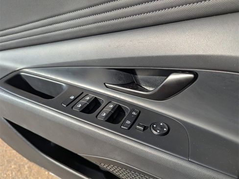 Certified 2025 Hyundai Elantra Sport image 16