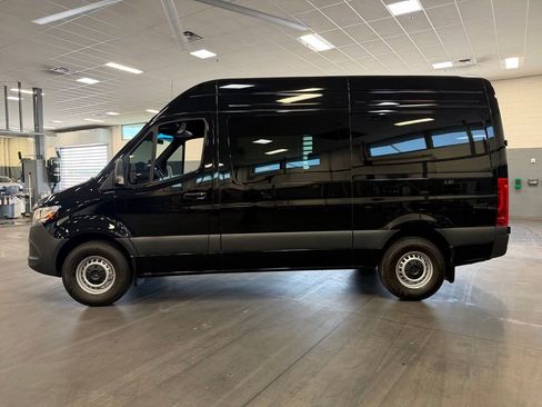 Used 2025 Mercedes-Benz Sprinter 2500 image 8