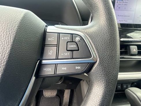 Used 2021 Toyota Highlander L FWD image 29