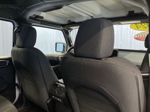 Certified 2024 Jeep Gladiator Sport image 32