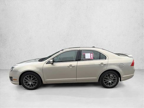 Used 2010 Ford Fusion SE FWD image 2