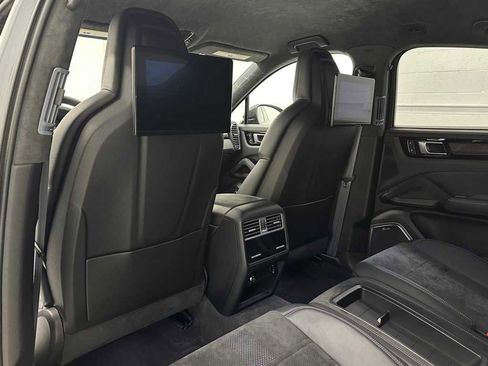 Used 2022 Porsche Cayenne Turbo GT image 14