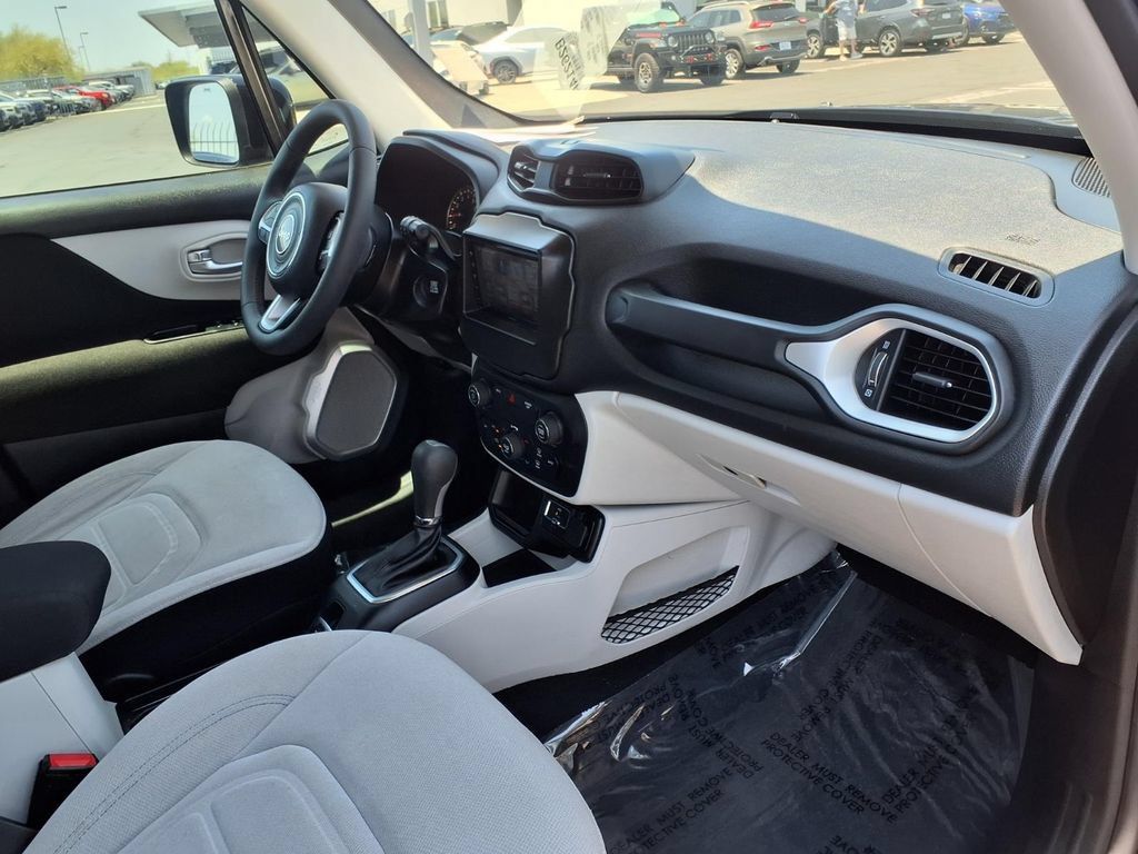 Used 2019 Jeep Renegade Latitude FWD image 16
