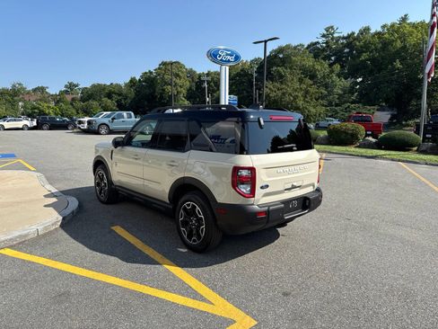 Used 2025 Ford Bronco Sport Outer Banks w/ Outer Banks Tech Package+ AWD/4WD image 3