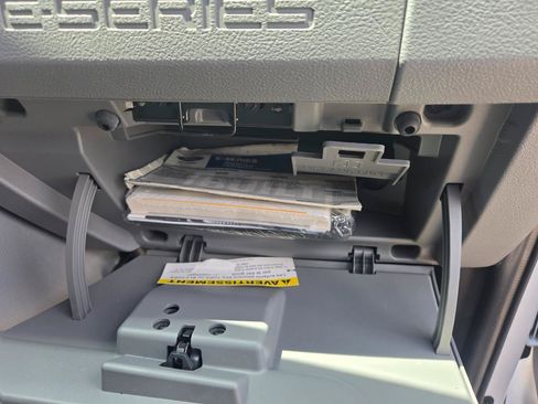 Used 2014 Ford E-150 and Econoline 150 RWD image 13