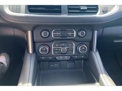 Used 2023 Chevrolet Tahoe Z71 w/ Luxury Package AWD/4WD image 15