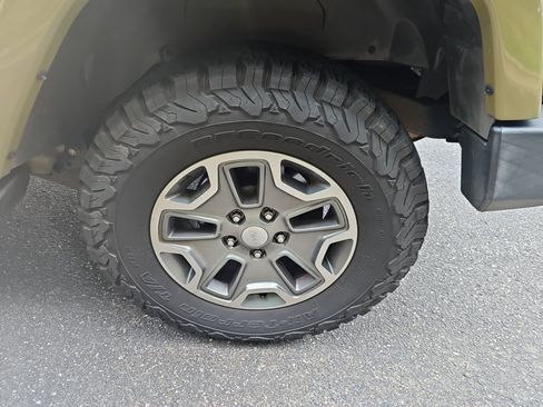 Used 2013 Jeep Wrangler Unlimited Sahara w/ Connectivity Group AWD/4WD image 26
