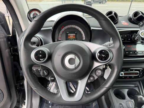 Used 2017 smart fortwo electric drive RWD image 12