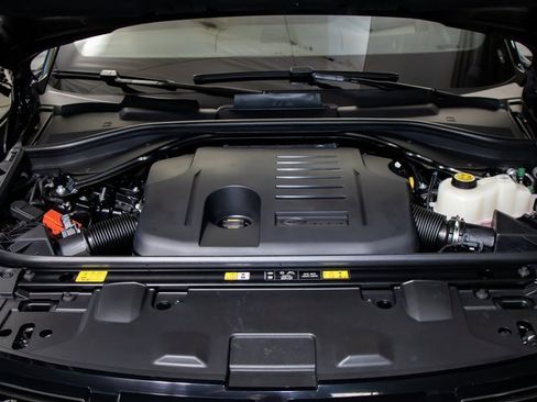 New 2025 Land Rover Range Rover Long Wheelbase SE image 5