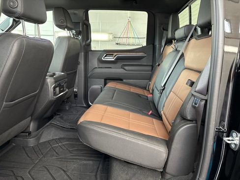 Used 2024 Chevrolet Silverado 1500 High Country w/ High Country Premium Package AWD/4WD image 32