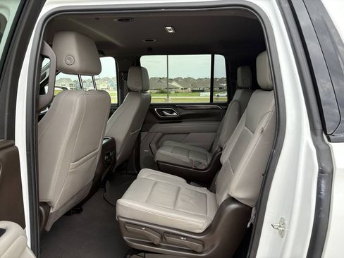 Used 2021 Chevrolet Suburban Z71 w/ Z71 Off-Road Package AWD/4WD image 14