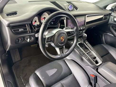 Certified 2020 Porsche Macan AWD/4WD image 4
