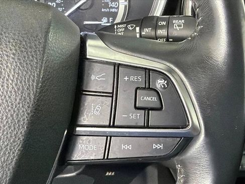 Used 2021 Toyota Highlander XLE FWD image 27