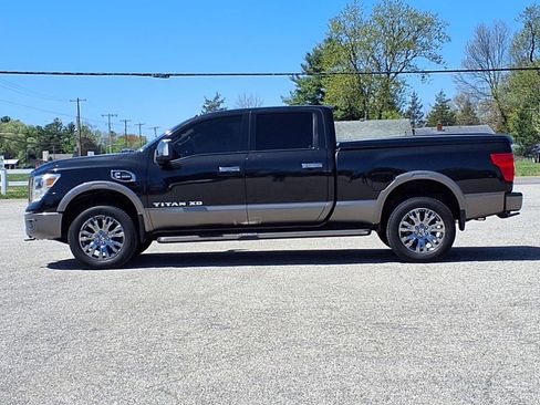 Used 2019 Nissan Titan Platinum Reserve image 2