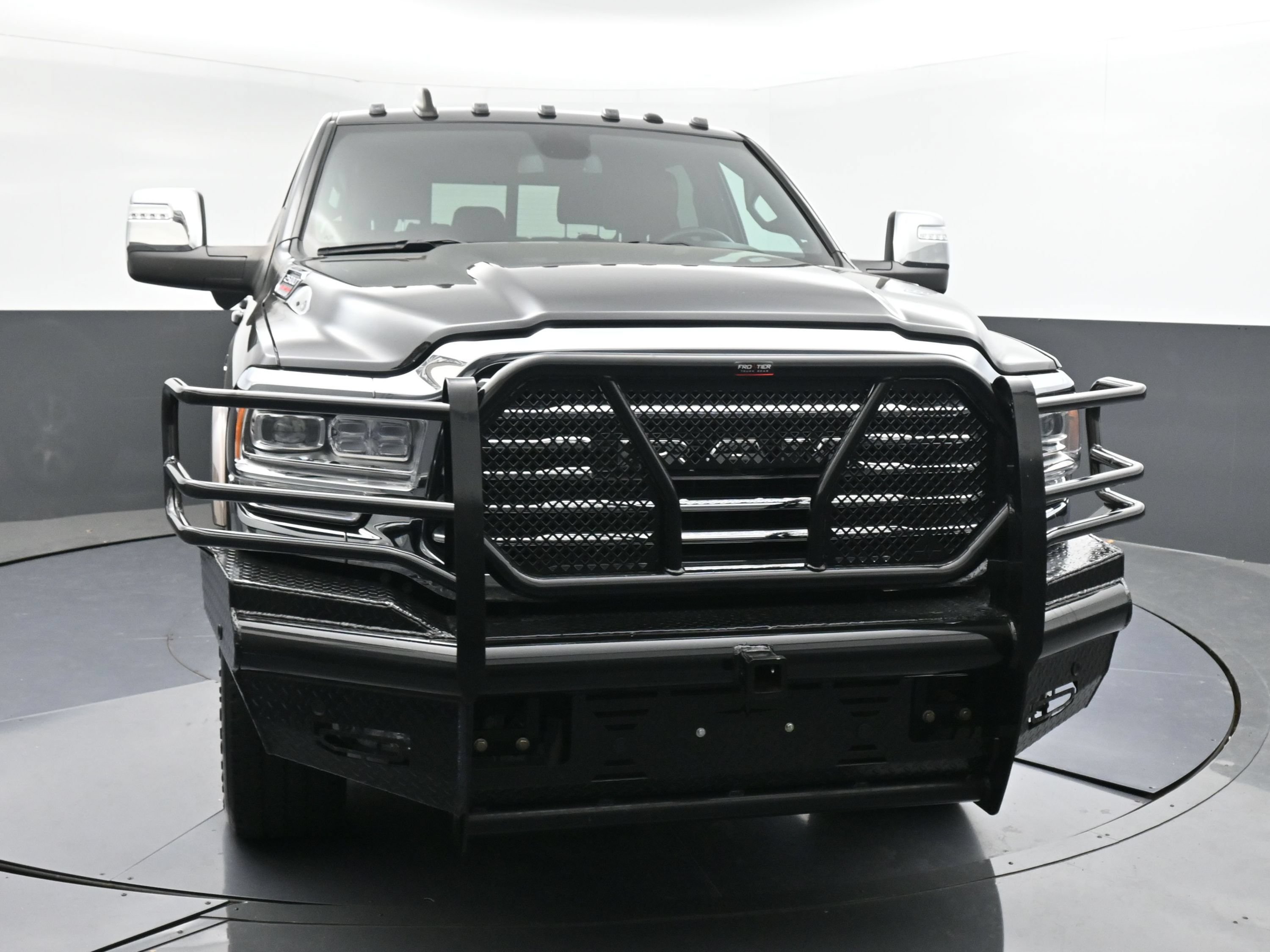 Used 2024 RAM 2500 Limited w/ Towing Technology Group AWD/4WD image 2