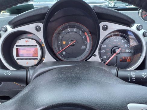 Used 2010 Nissan 370Z Touring image 18