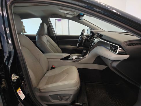 Used 2018 Toyota Camry XSE FWD image 17