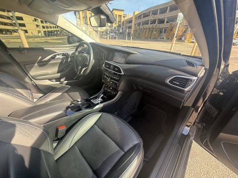 Used 2017 INFINITI QX30 AWD image 23
