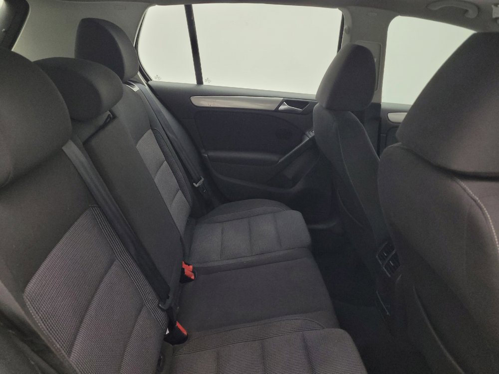 Used 2014 Volkswagen Golf 4-Door FWD image 19