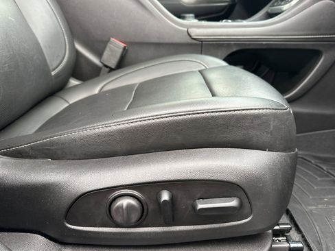 Used 2021 GMC Acadia SLT w/ Elevation Edition image 23