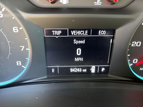 Used 2018 Chevrolet Equinox LT FWD image 22