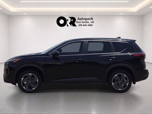 Used 2025 Nissan Rogue SV FWD image 3