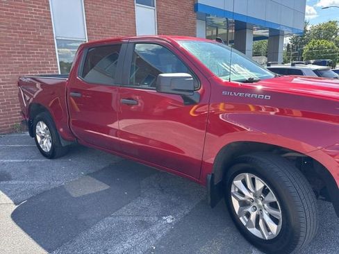 Used 2021 Chevrolet Silverado 1500 Custom w/ Safety Confidence Package AWD/4WD image 3