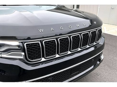 Used 2025 Jeep Wagoneer 4WD image 30