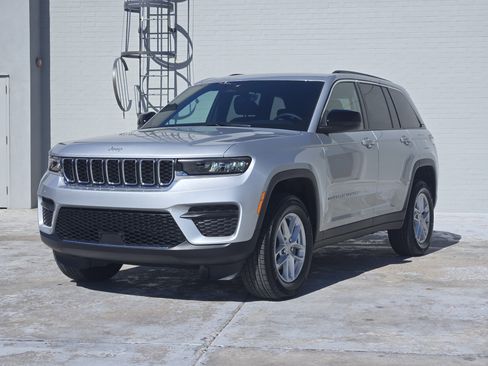 New 2026 Jeep Grand Cherokee Laredo X image 2