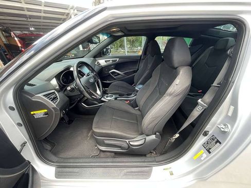 Used 2017 Hyundai Veloster Value Edition FWD image 11