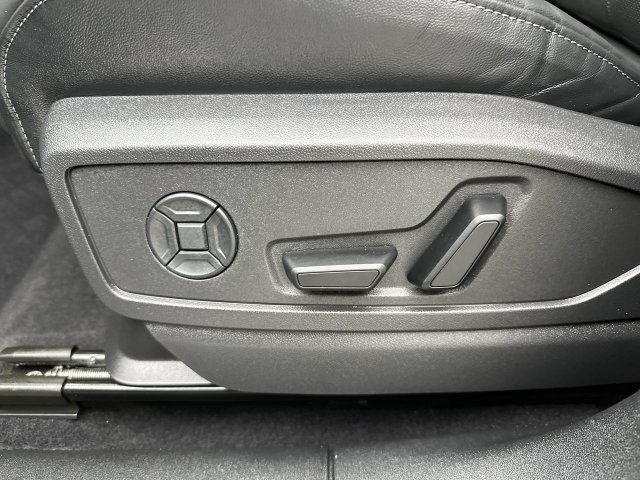 Used 2025 Audi Q5 Premium Plus AWD/4WD image 12